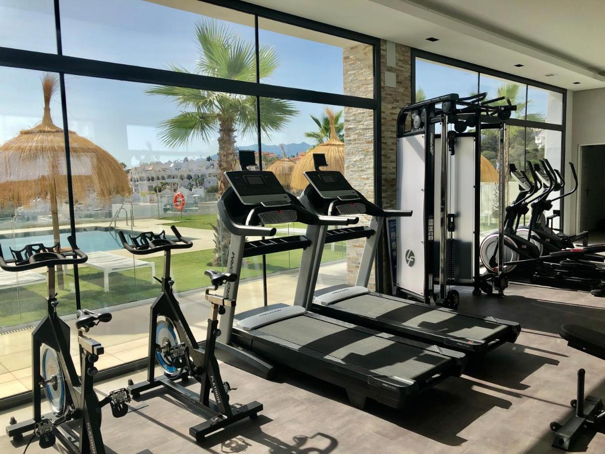 Modern Apartment In Front Of Cabopino Golf マルベーリャ エクステリア 写真
